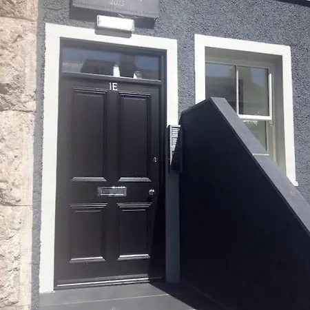 Stunning 3 Bedroom Penthouse In Center