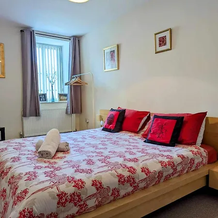 Stunning 3 Bedroom Penthouse In Center