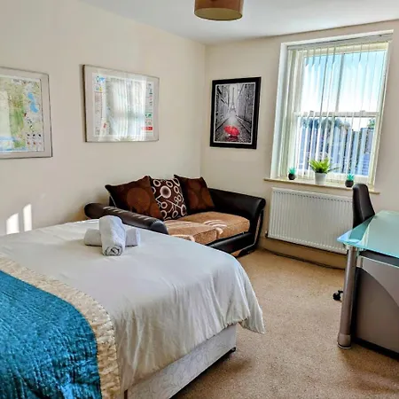 Stunning 3 Bedroom Penthouse In Center