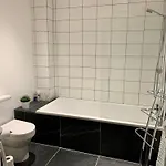 Stunning 3 Bedroom Penthouse In Center 아파트 *
